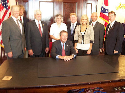 Governor Kasich signs Ohio Restaurant Carry Bill